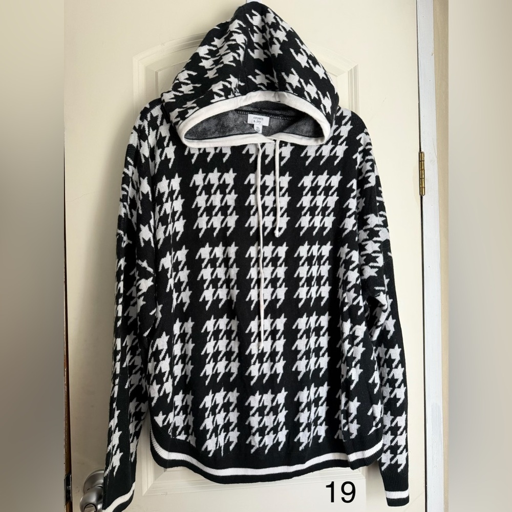 Crown & ivy black and White Houndstooth Hoodie cape XL sweatshirt goth emo casua